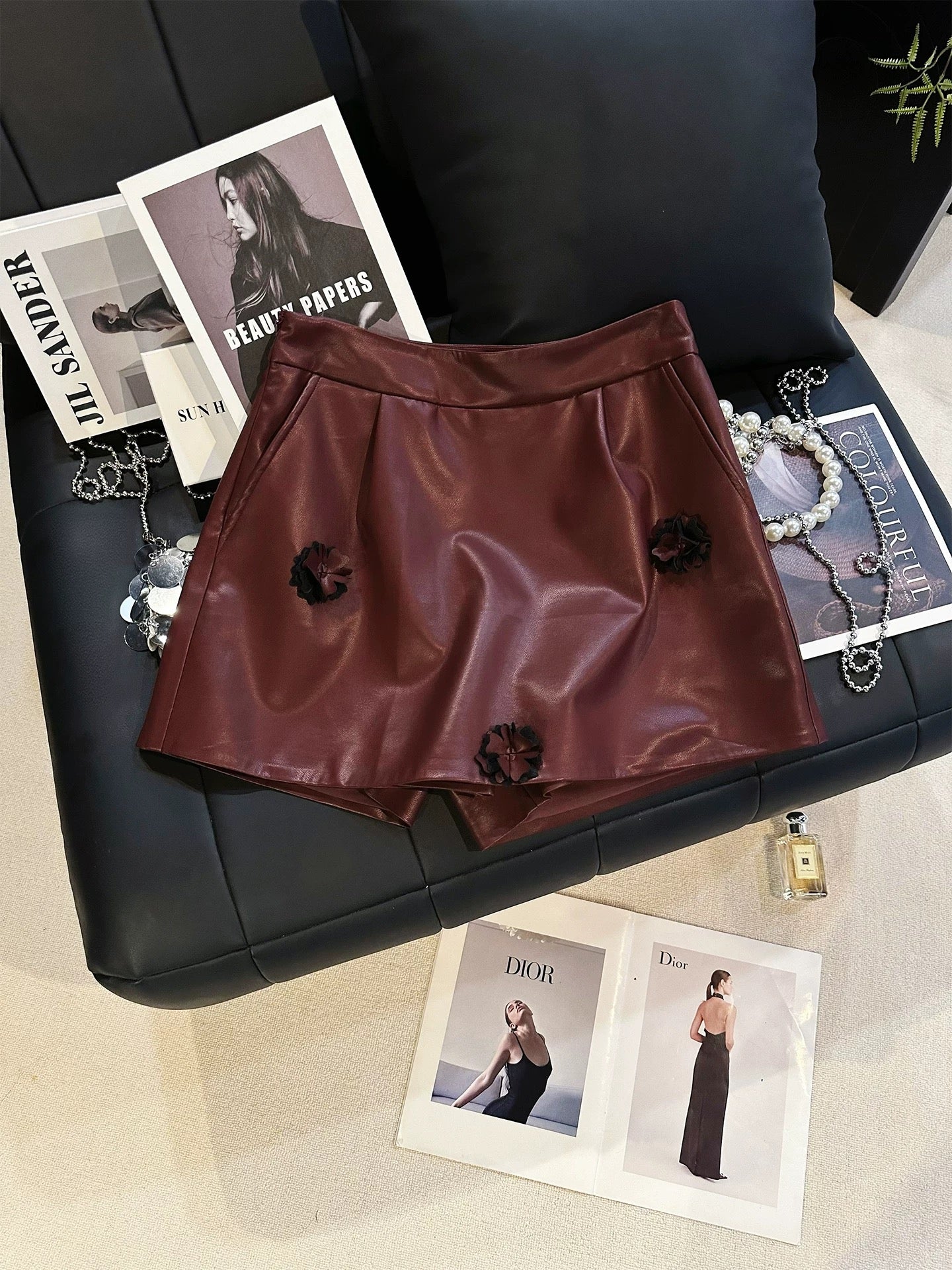 ZHOUYI/Monday Early Autumn Retro 3D Floral High-Waisted Leather Skirt Pants, Slim Fit, Versatile, Anti-PU Shorts for Women