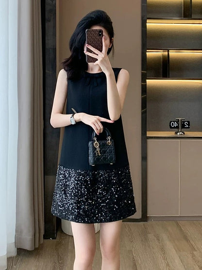 Dopamine-inducing outfit: Miu-style black dress, elegant and sophisticated for petite women, with a cool and unique style.