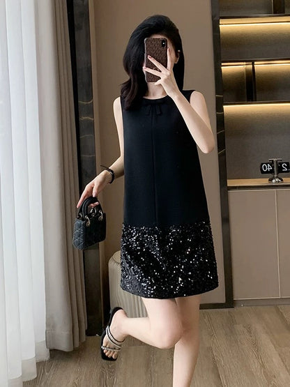 Dopamine-inducing outfit: Miu-style black dress, elegant and sophisticated for petite women, with a cool and unique style.