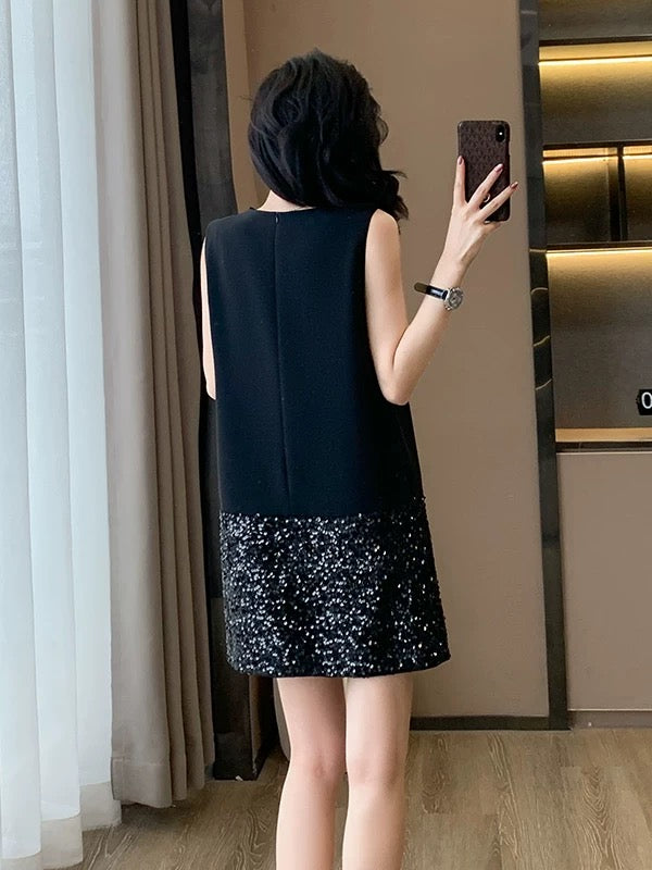 Dopamine-inducing outfit: Miu-style black dress, elegant and sophisticated for petite women, with a cool and unique style.