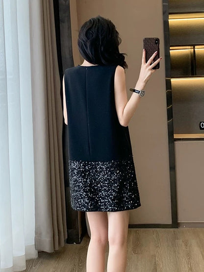 Dopamine-inducing outfit: Miu-style black dress, elegant and sophisticated for petite women, with a cool and unique style.