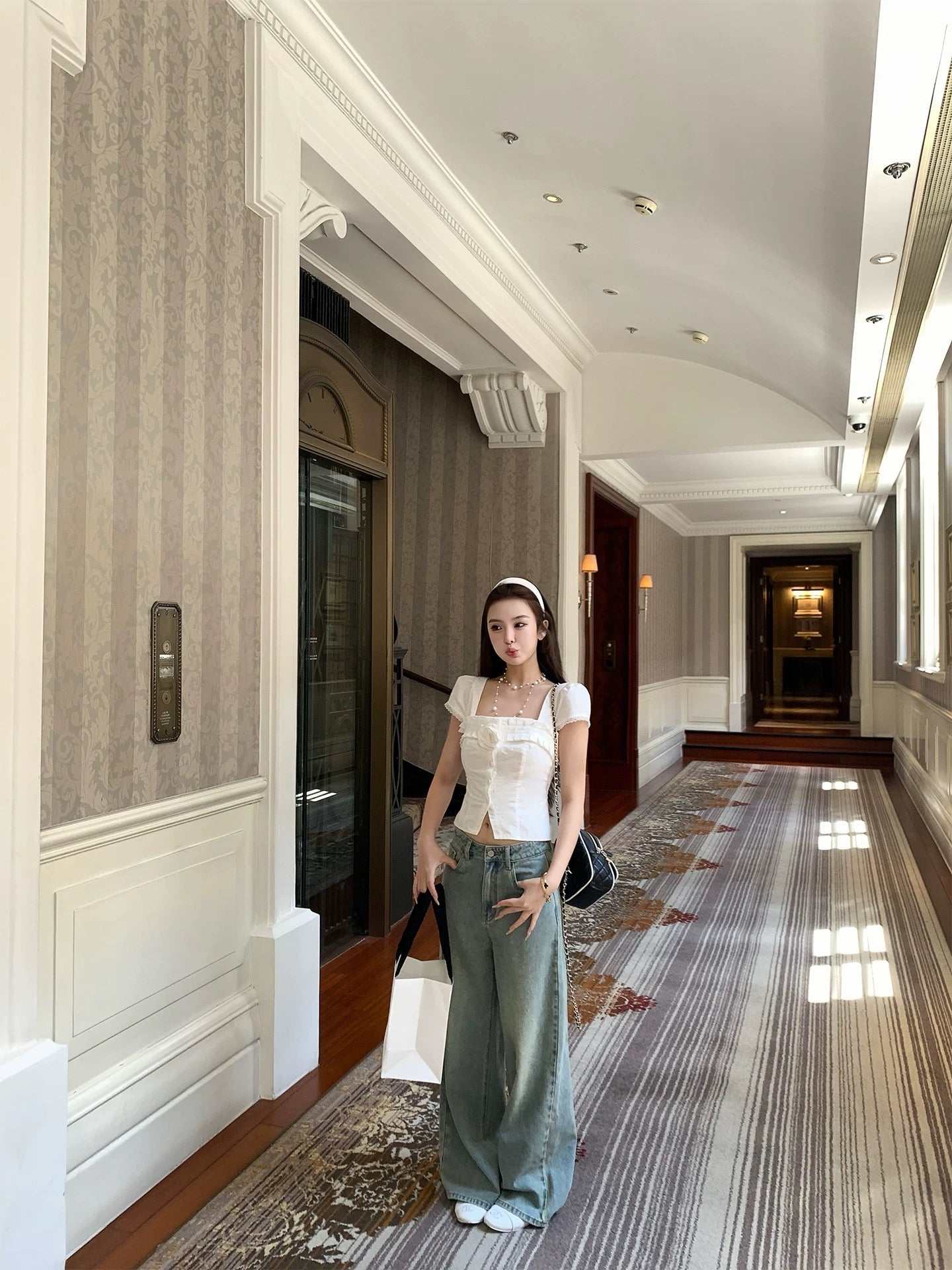 OYFF Fanfan is here! [Cellpaper] Pure White Sweet Square Neck Three-Dimensional Floral Slim Fit Short Shirt for Women