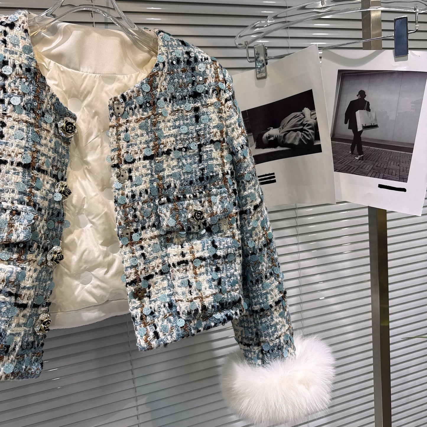 Popular online style, 2025 winter new high-end elegant short jacket with fox fur sleeves and colorful tweed down lining.