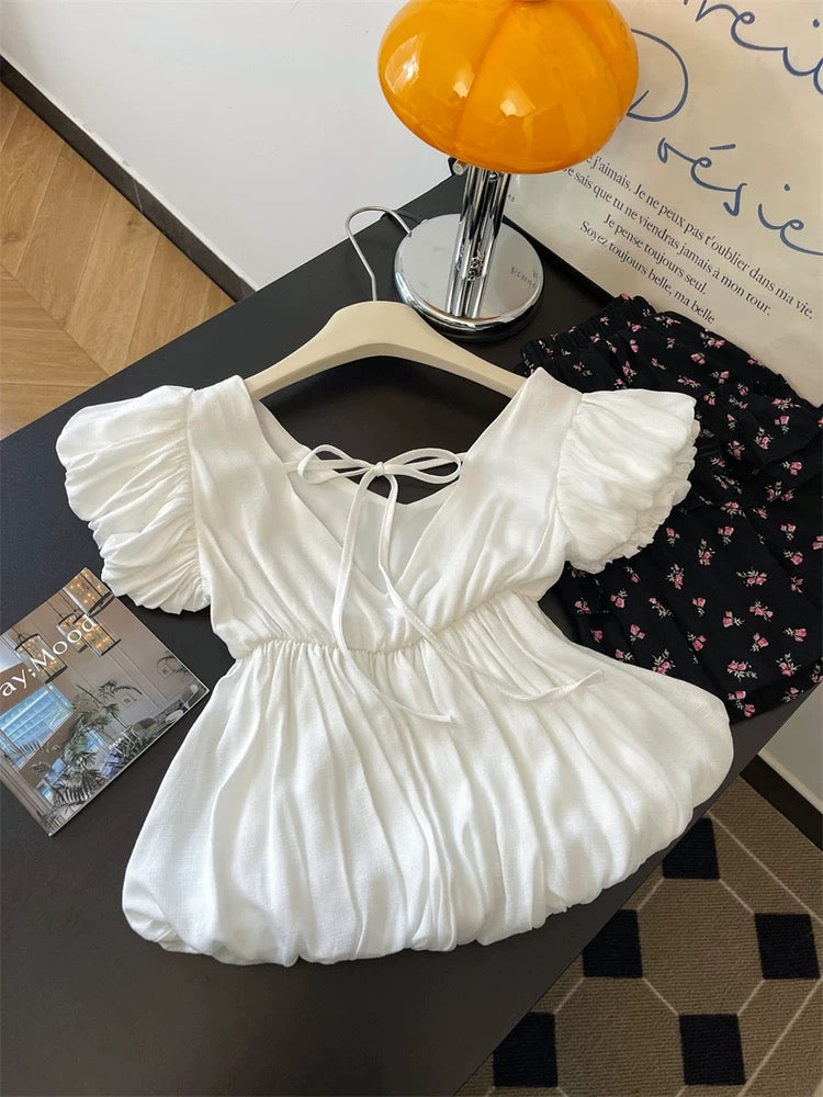 Jade Closet flagship store recommendation: Midea pure and alluring style short shirt with a beautiful hollowed-out back and puff sleeves for summer.