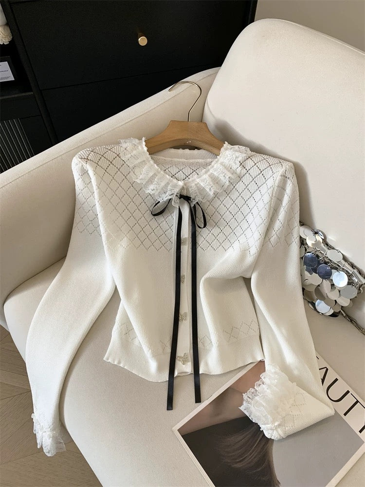 Jade Closet flagship store recommendation: A sweet and chic doll-style knitted blouse with lace detailing for women.