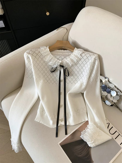 Jade Closet flagship store recommendation: A sweet and chic doll-style knitted blouse with lace detailing for women.