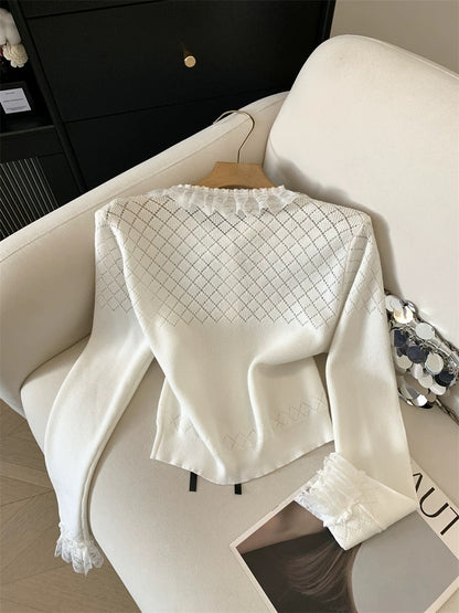 Jade Closet flagship store recommendation: A sweet and chic doll-style knitted blouse with lace detailing for women.