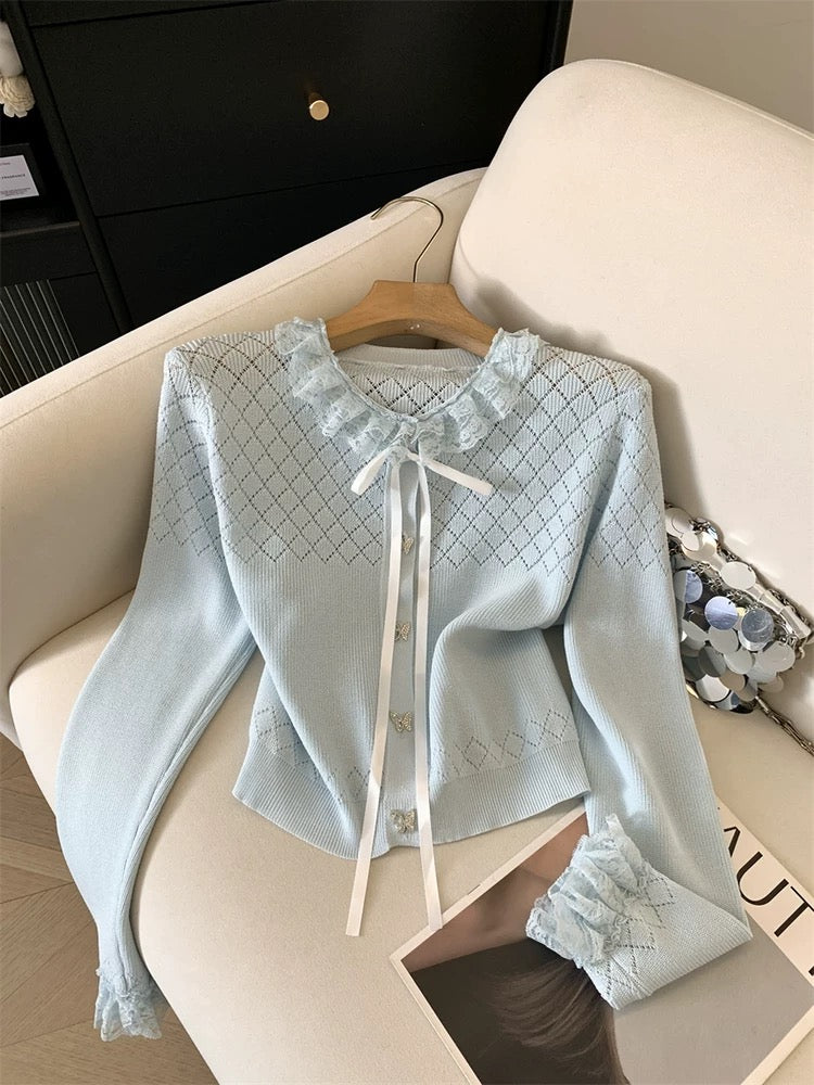 Jade Closet flagship store recommendation: A sweet and chic doll-style knitted blouse with lace detailing for women.