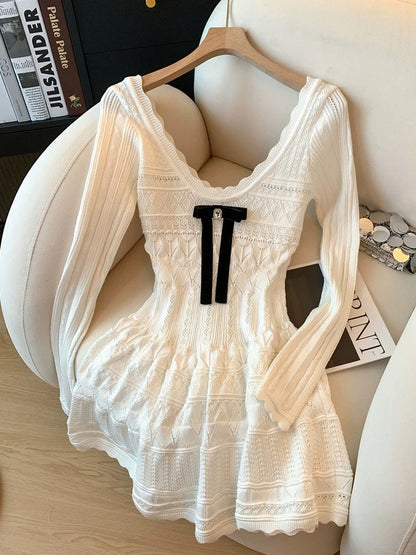 Jade Closet flagship store recommendation: A long-sleeved knit dress with a French sweet and gentle style and a hollowed-out design.