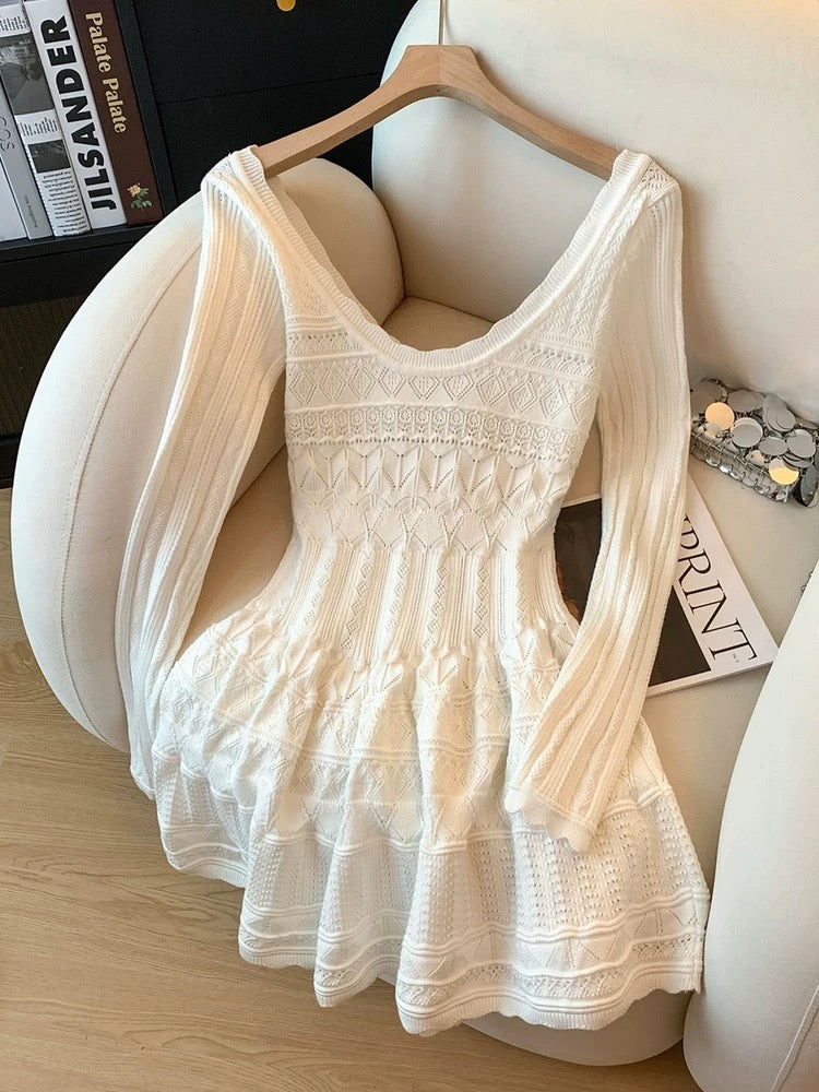 Jade Closet flagship store recommendation: A long-sleeved knit dress with a French sweet and gentle style and a hollowed-out design.