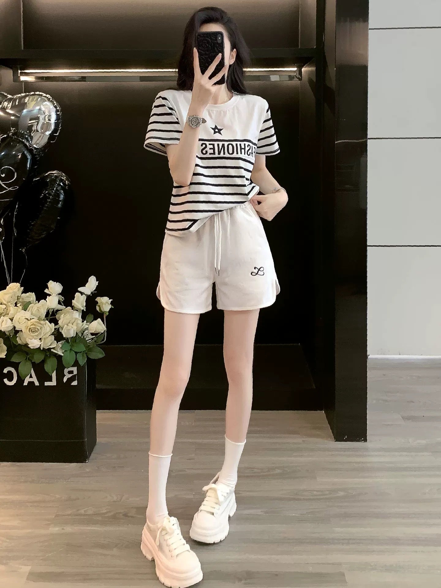 Round neck striped short-sleeved sports suit for women summer 2025 casual fashion loose trendy shorts two-piece suit age-reducing and slimming