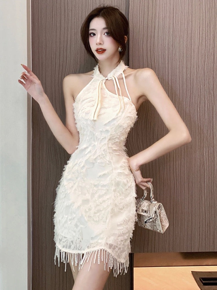 New Chinese style improved cheongsam skirt for women in summer, beautiful stand-up collar, buttoned halter neck dress, hot girl tassel hip-wrapped short skirt