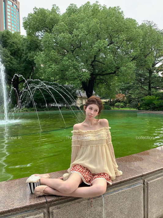 THREE GOOOD Off-Shoulder Top with Layered Lettuce-Edge Ruffles and Flared Sleeves – A Soft, Feminine Style