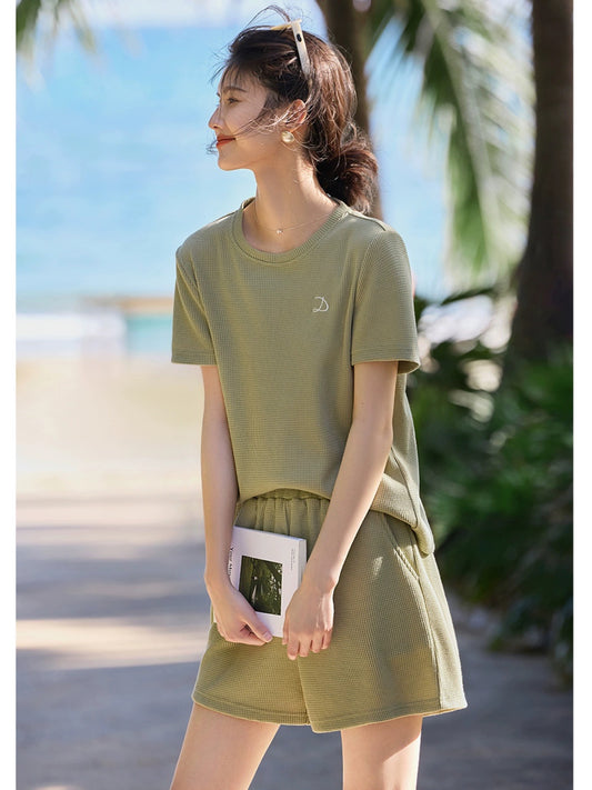 XWI/Xinwei waffle short-sleeved suit for women summer casual style commuting simple half-sleeved top shorts two-piece set