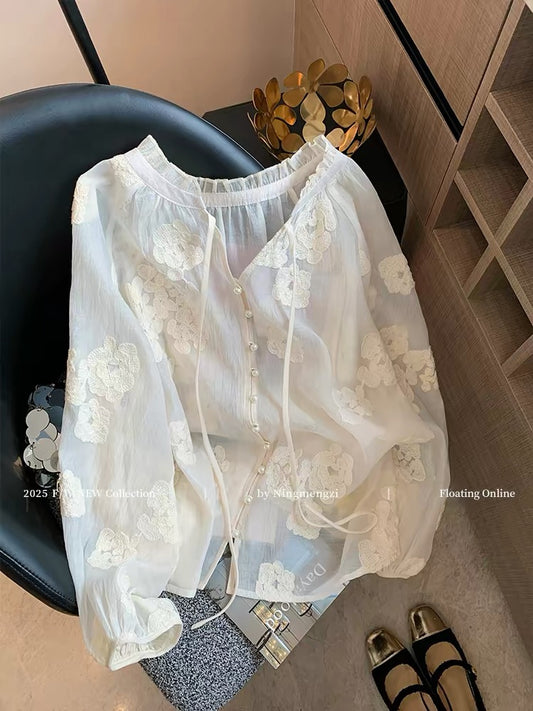 French-style gentle apricot floral embroidered shirt for women, 2025 spring/summer new style, hollowed-out texture, youthful and age-reducing new Chinese style shirt.