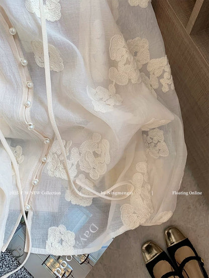 French-style gentle apricot floral embroidered shirt for women, 2025 spring/summer new style, hollowed-out texture, youthful and age-reducing new Chinese style shirt.