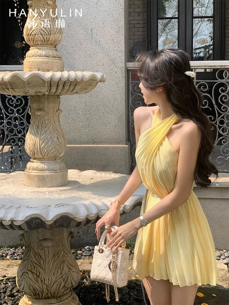 French-style yellow dress for women, new spring 2025, pure and alluring, elegant and sophisticated, slimming and flattering princess-style short skirt.