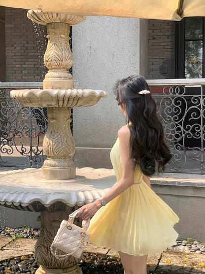French-style yellow dress for women, new spring 2025, pure and alluring, elegant and sophisticated, slimming and flattering princess-style short skirt.