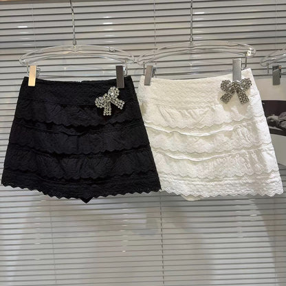 Popular online style, 2025 autumn new arrival, sweet rhinestone bow brooch, wavy hem short skirt/middle skirt.