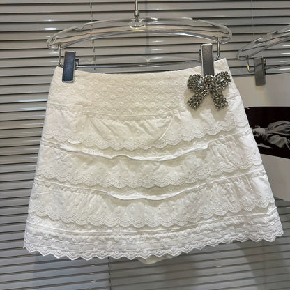 Popular online style, 2025 autumn new arrival, sweet rhinestone bow brooch, wavy hem short skirt/middle skirt.