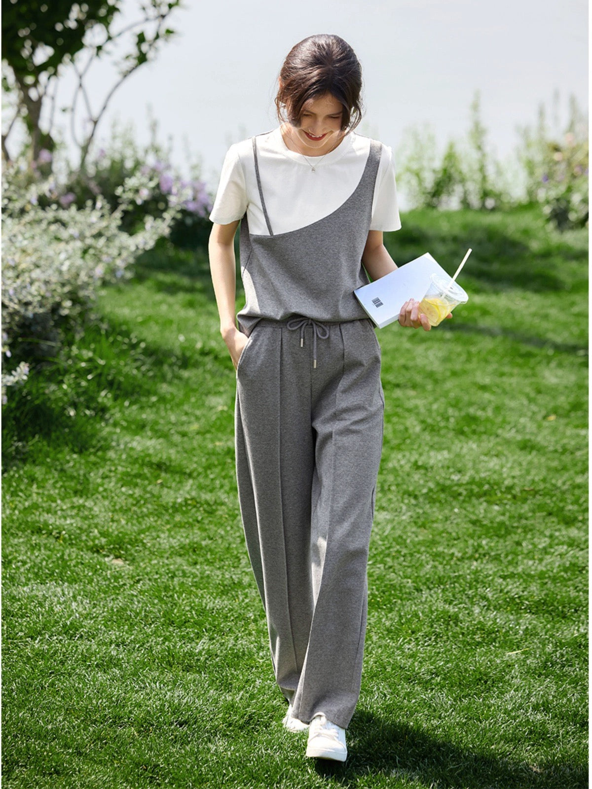 XWI/Xinwei fashion casual style suit for women summer new suspender design short-sleeved T-shirt straight pants two-piece set