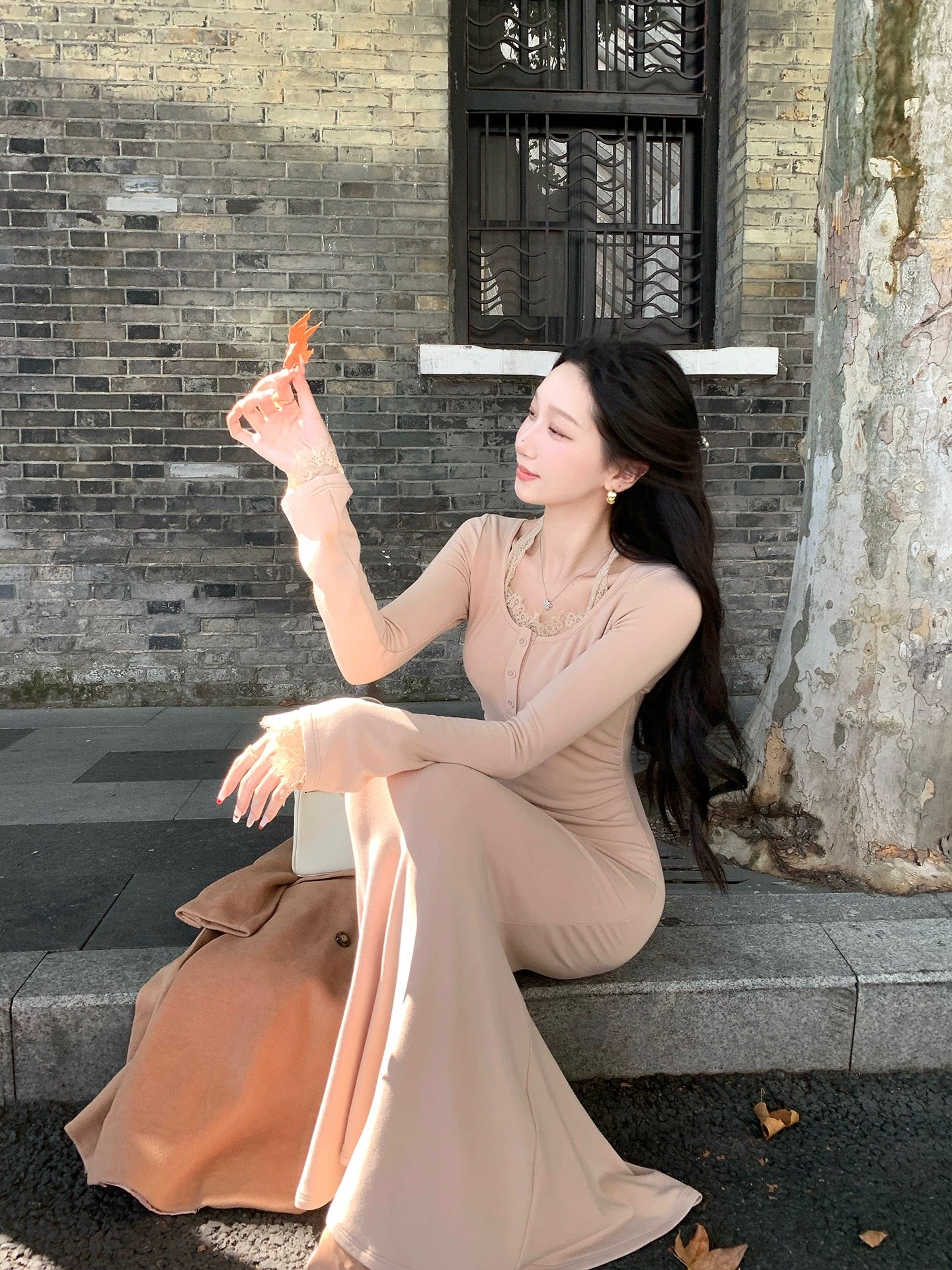 Han Yulin/High-elastic knit lace halter neck faux two-piece fishtail dress, spring slim fit elegant long dress
