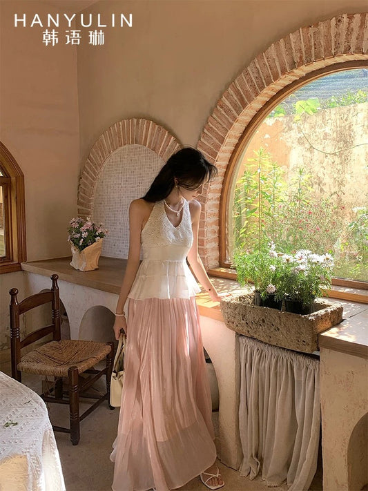 Han Yulin's French-style romantic satin maxi skirt with cutout camisole top: a complete spring-themed outfit.