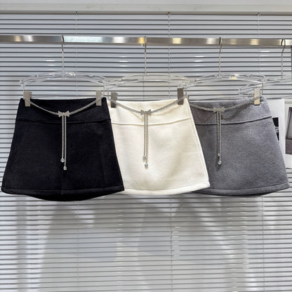 Popular online style, 2025 winter new arrival, elegant and sophisticated rhinestone bow waist chain woolen short skirt A-line skirt