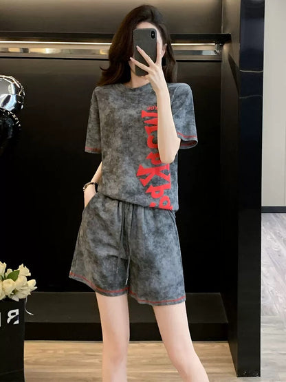 Gray floral print short-sleeved sports suit for women summer 2025 age-reducing stylish casual fashion shorts two-piece set slimming