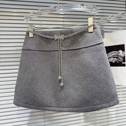 Popular online style, 2025 winter new arrival, elegant and sophisticated rhinestone bow waist chain woolen short skirt A-line skirt