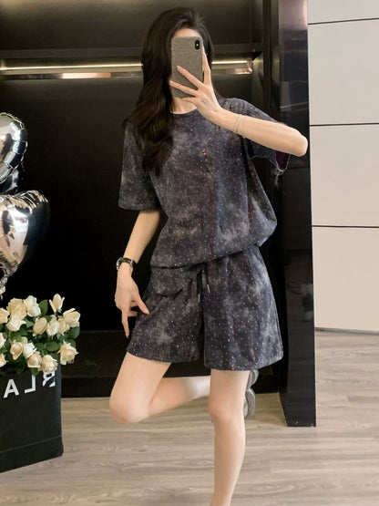 Fashionable and stylish sports suit for women in summer 2025 with rhinestone ripped short sleeves and shorts, two-piece suit, loose and casual
