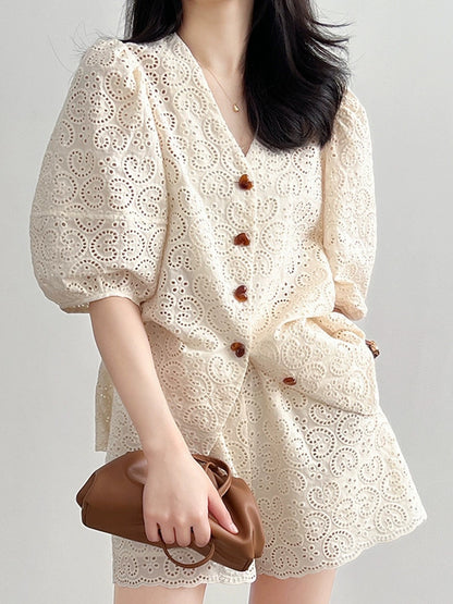 Xiaoxiangfeng French shorts suit for women, summer lace crocheted puff sleeve top, wide-leg pants, casual and fashionable two-piece set