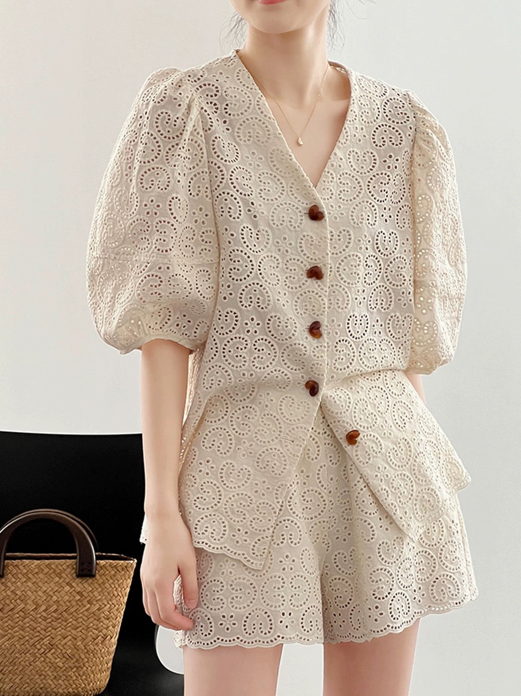 Xiaoxiangfeng French shorts suit for women, summer lace crocheted puff sleeve top, wide-leg pants, casual and fashionable two-piece set
