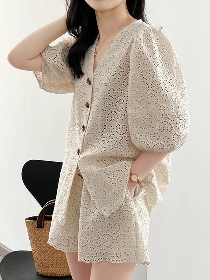 Xiaoxiangfeng French shorts suit for women, summer lace crocheted puff sleeve top, wide-leg pants, casual and fashionable two-piece set
