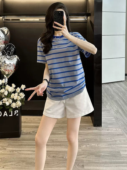 Age-reducing fashionable striped short-sleeved suit for women in summer 2025 casual sports shorts two-piece suit loose and trendy