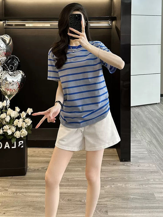 Age-reducing fashionable striped short-sleeved suit for women in summer 2025 casual sports shorts two-piece suit loose and trendy