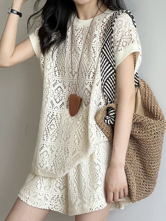 Crochet hollow casual suit for women in summer with a complete set of high-end fashion short-sleeved T-shirts and shorts two-piece set