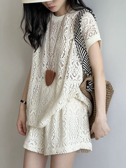 Crochet hollow casual suit for women in summer with a complete set of high-end fashion short-sleeved T-shirts and shorts two-piece set
