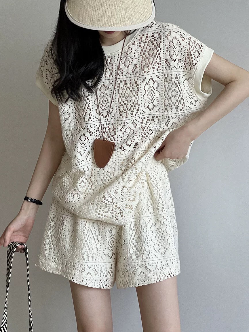 Crochet hollow casual suit for women in summer with a complete set of high-end fashion short-sleeved T-shirts and shorts two-piece set