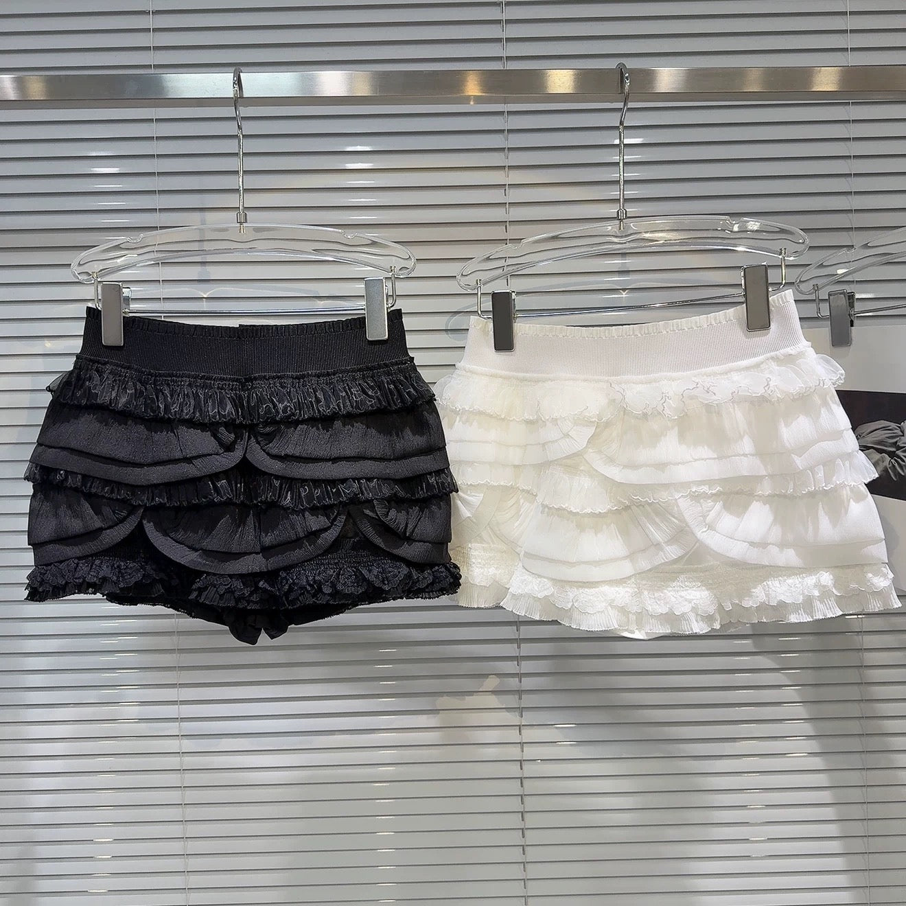 Popular online style, 2025 autumn new sweet and elegant pleated lace trim design tulip skirt cake skirt midi skirt