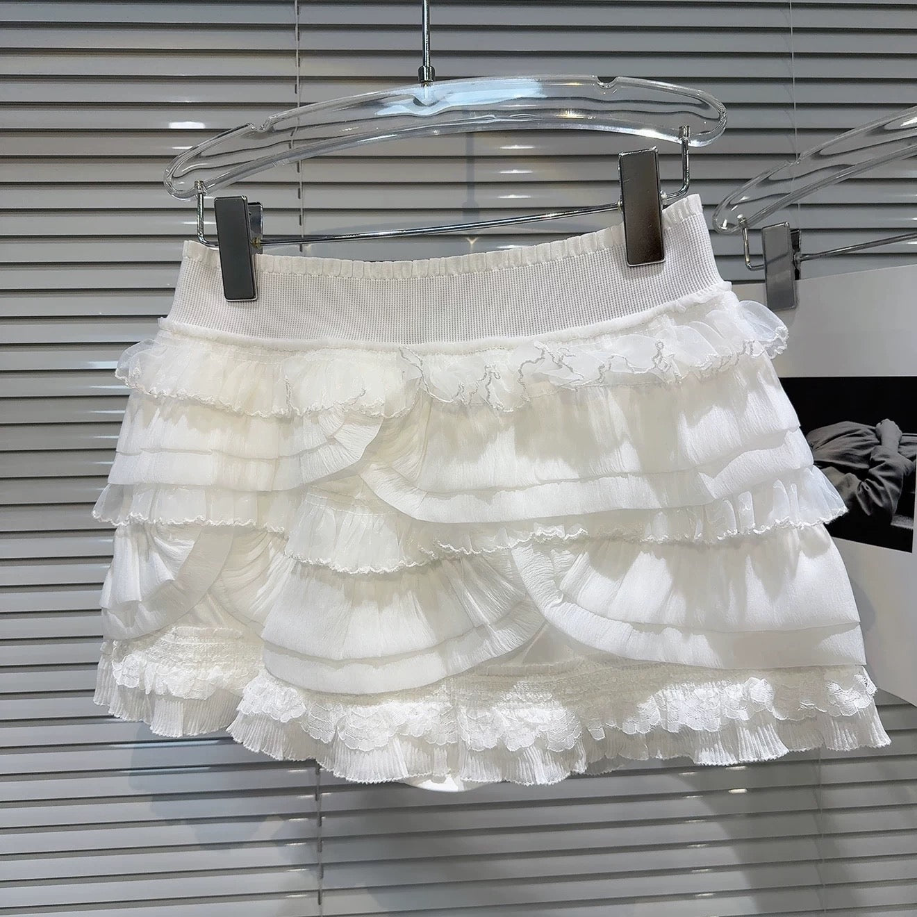 Popular online style, 2025 autumn new sweet and elegant pleated lace trim design tulip skirt cake skirt midi skirt