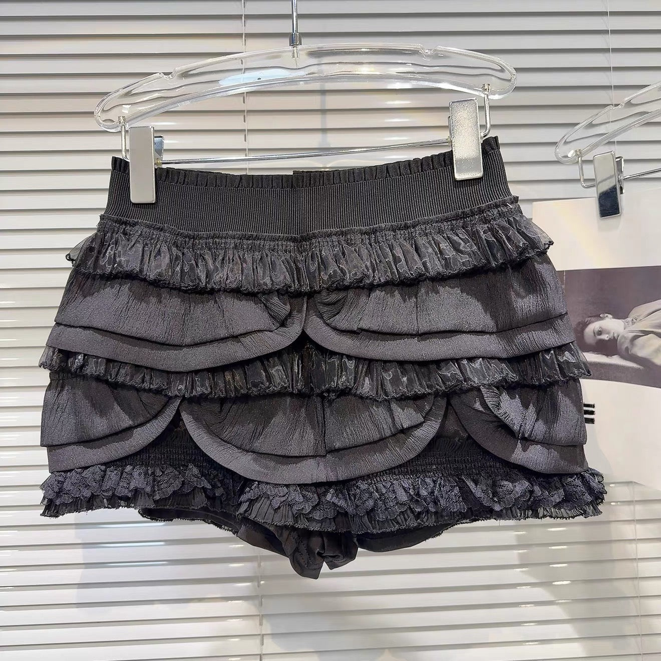 Popular online style, 2025 autumn new sweet and elegant pleated lace trim design tulip skirt cake skirt midi skirt