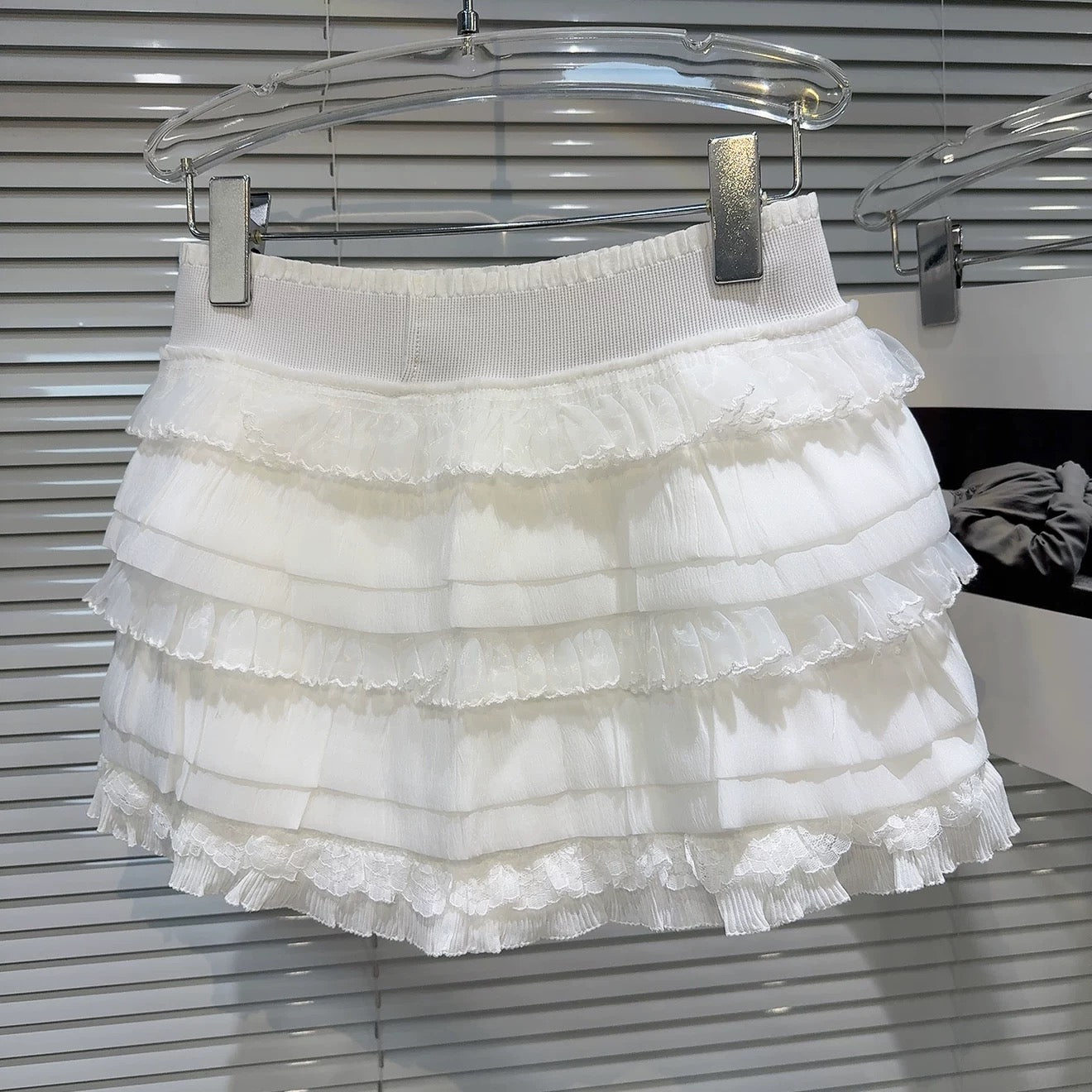Popular online style, 2025 autumn new sweet and elegant pleated lace trim design tulip skirt cake skirt midi skirt