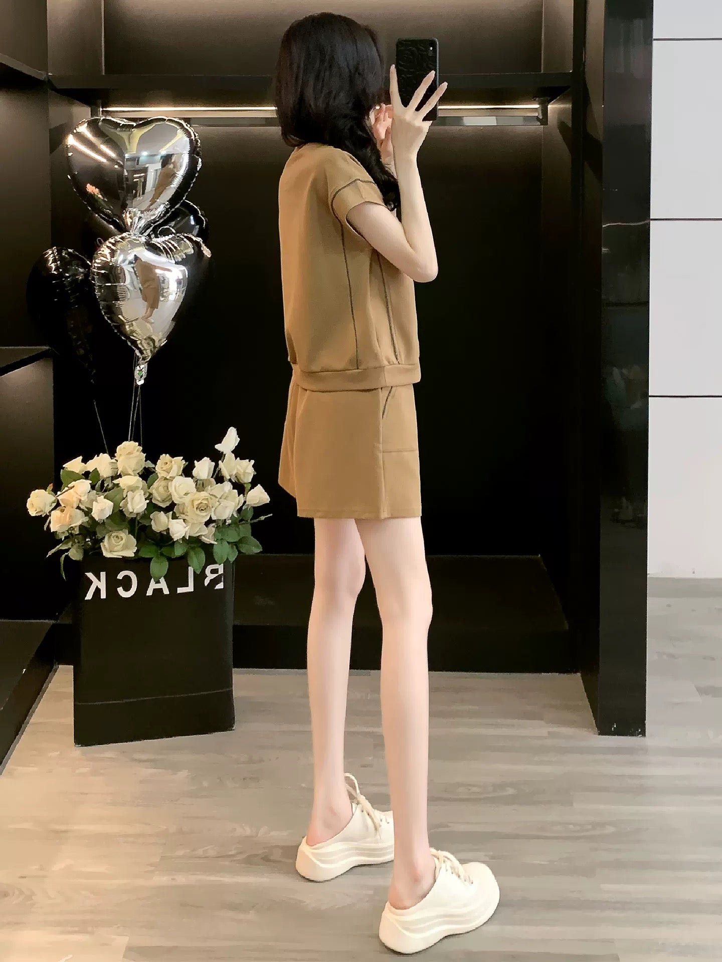 Simple casual sports short-sleeved suit for women summer 2025 loose trendy shorts two-piece suit fashionable and age-reducing