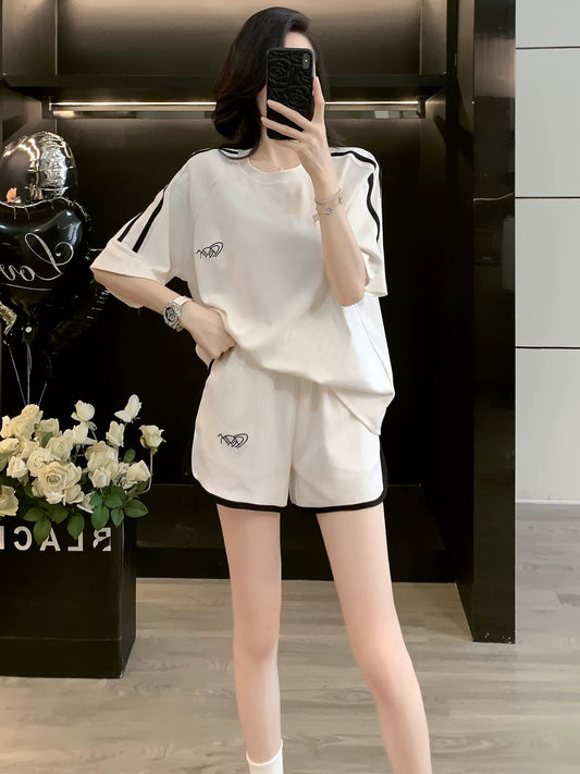 Casual fashion loose short-sleeved shorts two-piece suit for women in summer, slimming down and showing sports style, a whole set of thin