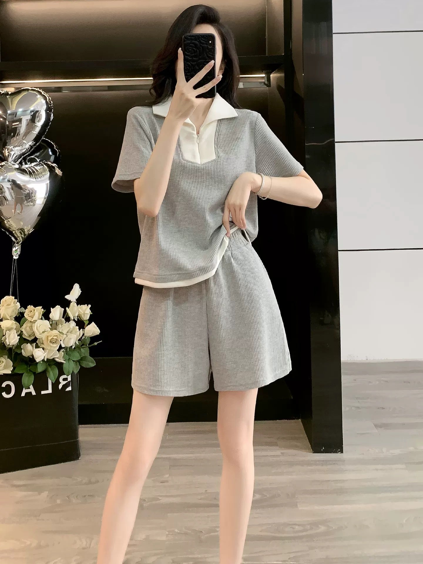 Simple and fashionable Western-style lapel short-sleeved suit for women summer 2025 casual sports shorts two-piece suit loose and trendy