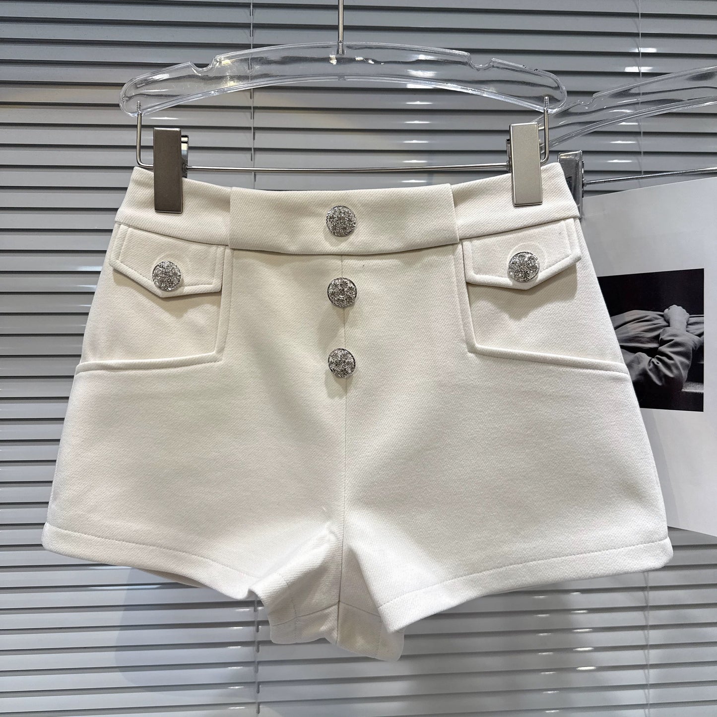 Popular online style 2025 autumn new style light luxury temperament rhinestone buckle slimming simple three-quarter woolen shorts bootcut pants women