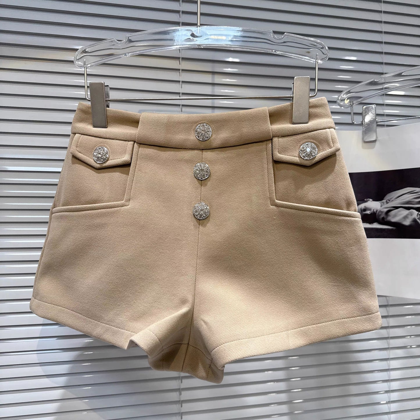 Popular online style 2025 autumn new style light luxury temperament rhinestone buckle slimming simple three-quarter woolen shorts bootcut pants women