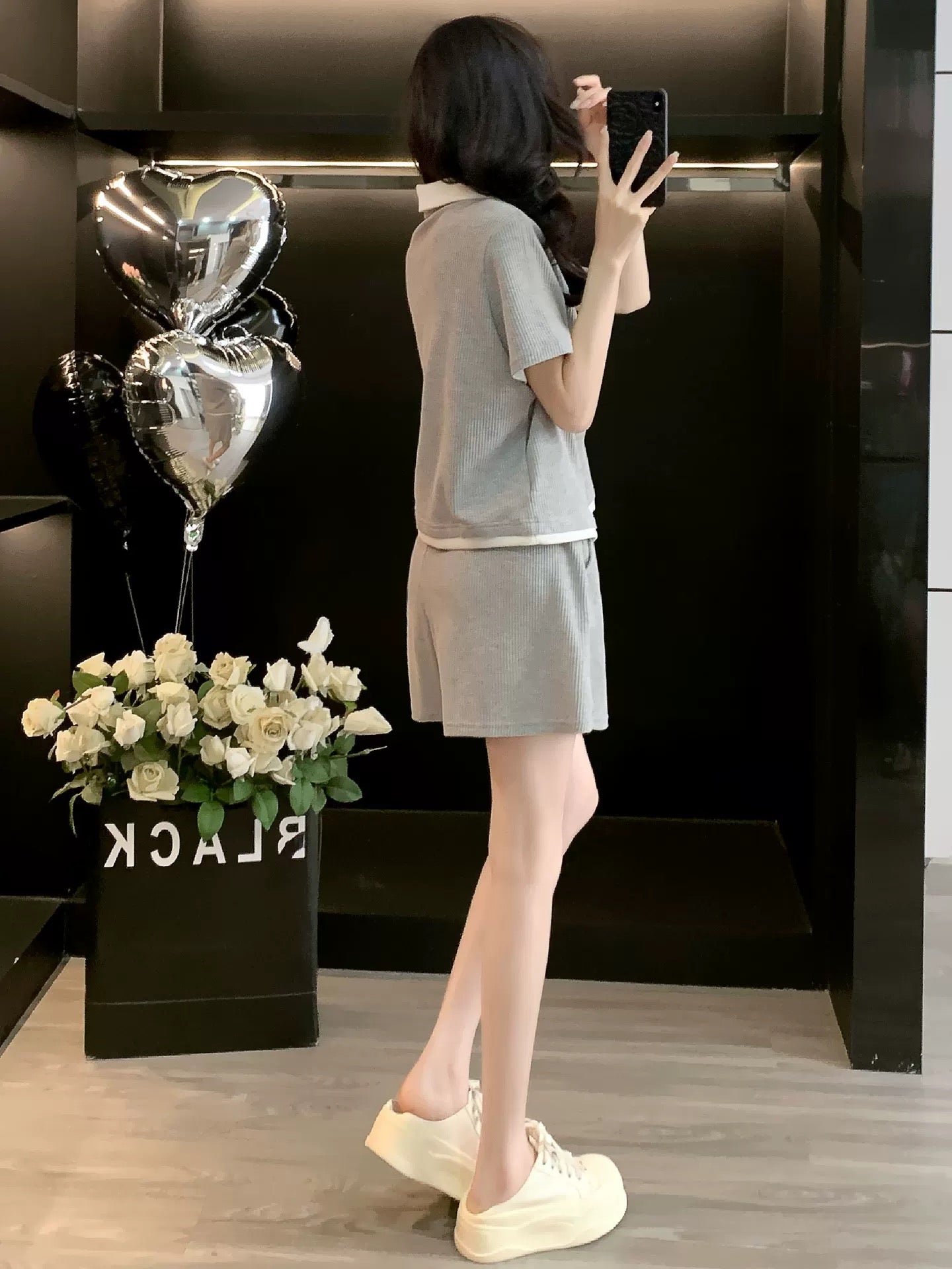 Simple and fashionable Western-style lapel short-sleeved suit for women summer 2025 casual sports shorts two-piece suit loose and trendy