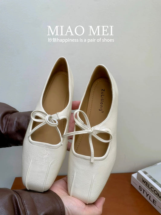 French retro bow-embellished Mary Jane shoes for women, new spring/autumn 2026 style, apricot color, low-cut single shoes.